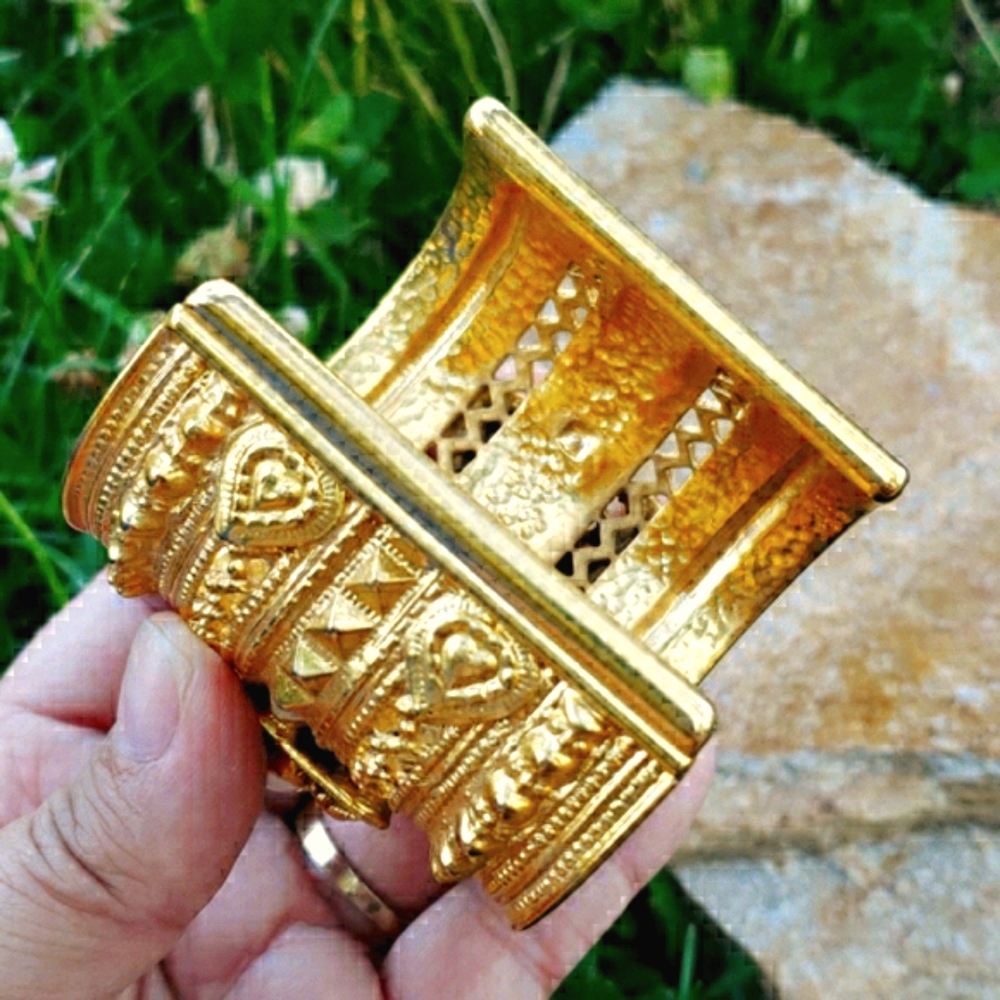 CONSIGNED* Ben Amun Lrg Etruscan Gold Pearl Cuff Bracelet - Picture 17 of 17